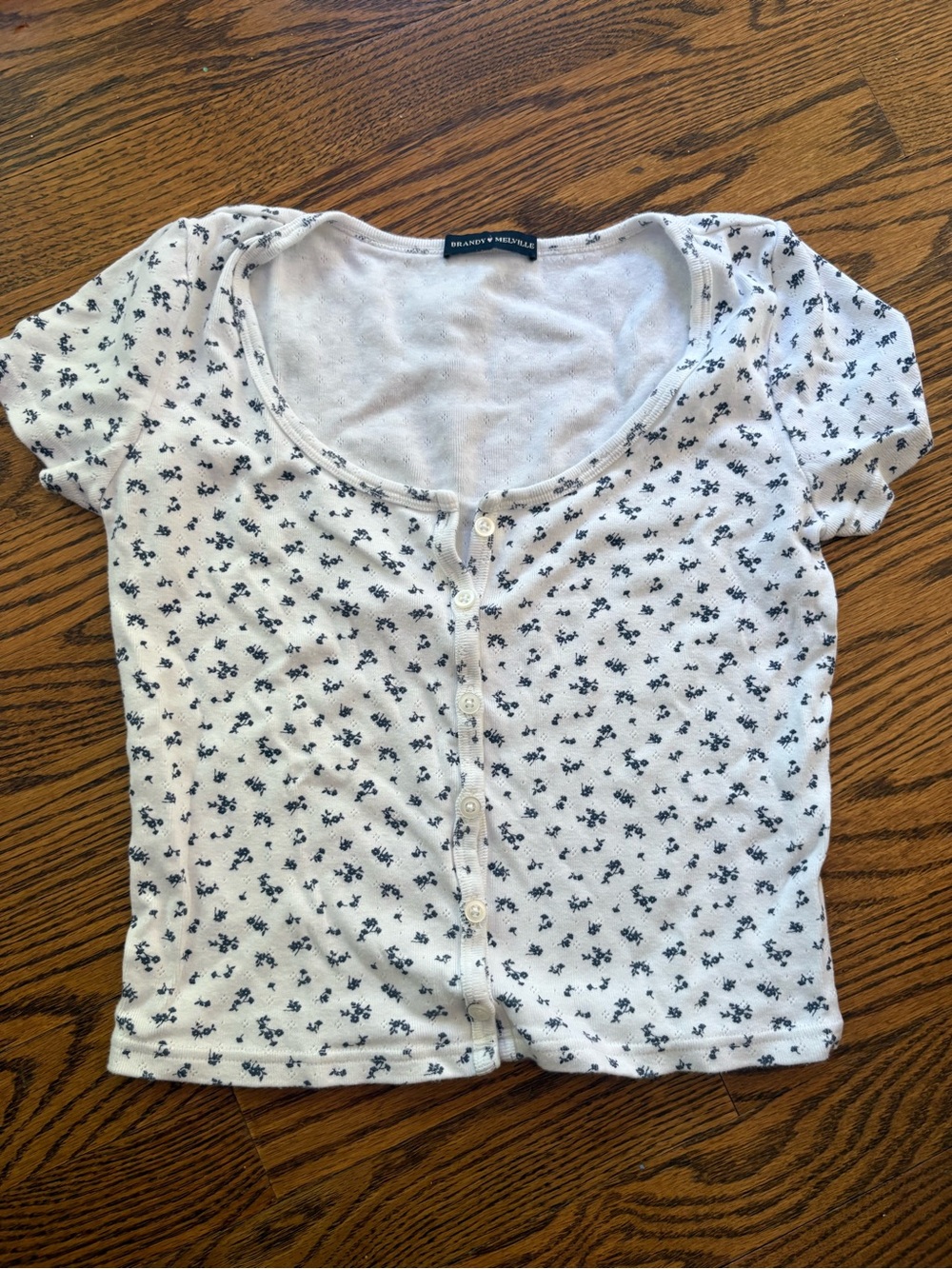 Brandy Melville White Button-Front Floral Crop Top with Navy Print